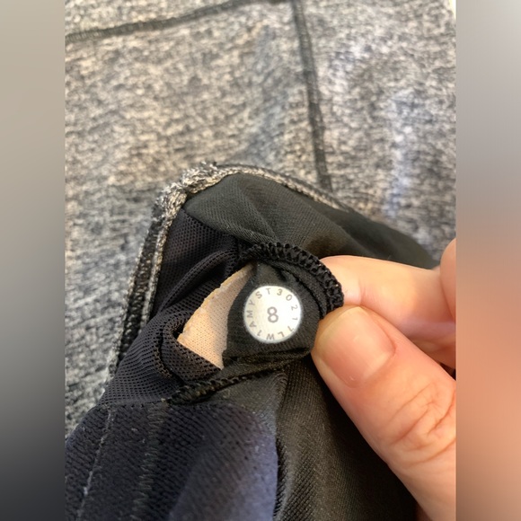 Lululemon Power Pose Tank in Heathered Black Built in Bra size 8 - Picture 6 of 6